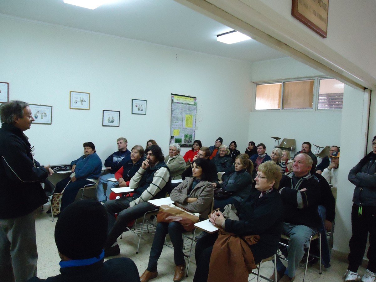 SE REALIZÓ UNA JORNADA DE CAPACITACIÓN INTA â€" FU.DE.CA. CON ENTREGA DE POLLITAS