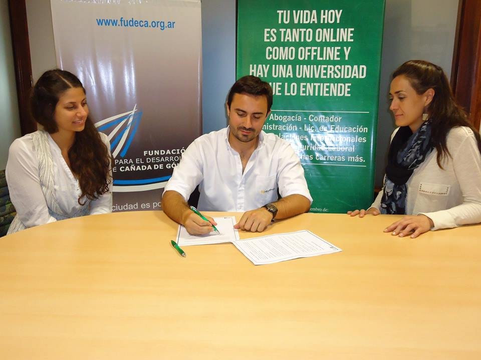 FIRMA DE CONVENIO ENTRE LA UNIVERSIDAD SIGLO 21 Y HELVÉTICA